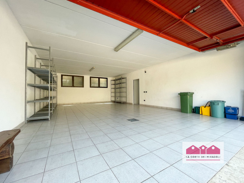 MONTECCHIO MAGGIORE: IN PIACEVOLISSIMO CONTESTO RESIDENZIALE INTERNO, PROPONIAMO UNA SPLENDIDA PO...