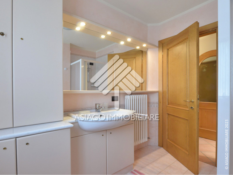Asiago Immobiliare vi propone in esclusiva questa soluzione, ideale per le vostre vacanze in mont...