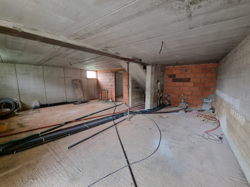 Sita in quartiere residenziale a circa mt.300 dalla Piazza principale di Vo', proponiamo in Vendi...