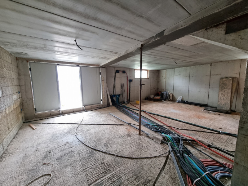 Sita in quartiere residenziale a circa mt.300 dalla Piazza principale di Vo', proponiamo in Vendi...