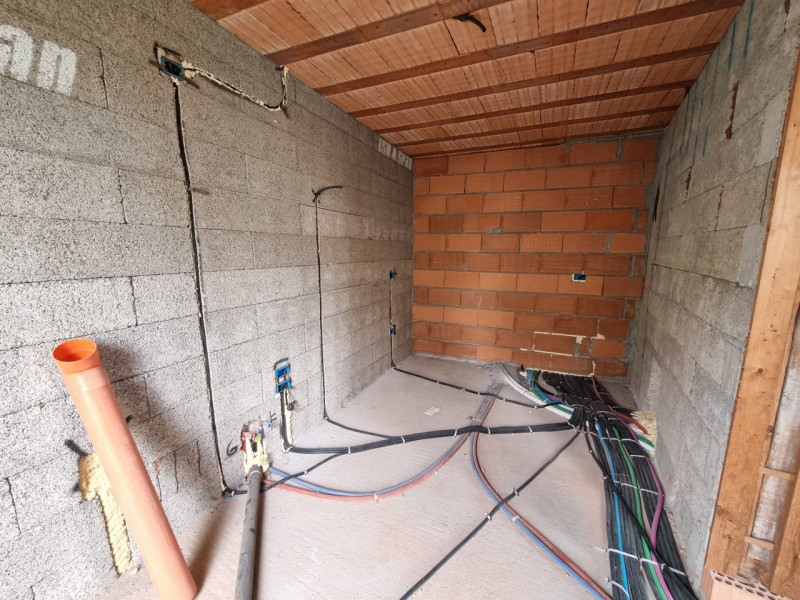 Sita in quartiere residenziale a circa mt.300 dalla Piazza principale di Vo', proponiamo in Vendi...