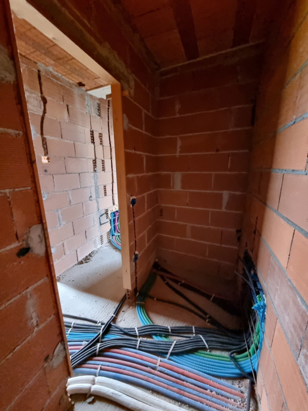 Sita in quartiere residenziale a circa mt.300 dalla Piazza principale di Vo', proponiamo in Vendi...