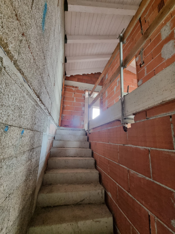 Sita in quartiere residenziale a circa mt.300 dalla Piazza principale di Vo', proponiamo in Vendi...