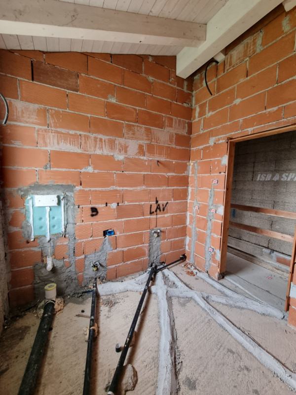 Sita in quartiere residenziale a circa mt.300 dalla Piazza principale di Vo', proponiamo in Vendi...