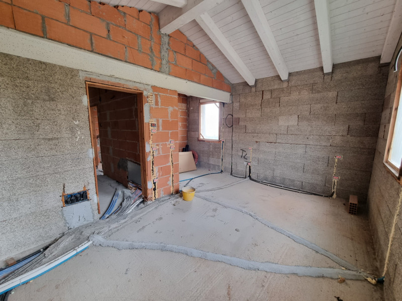 Sita in quartiere residenziale a circa mt.300 dalla Piazza principale di Vo', proponiamo in Vendi...