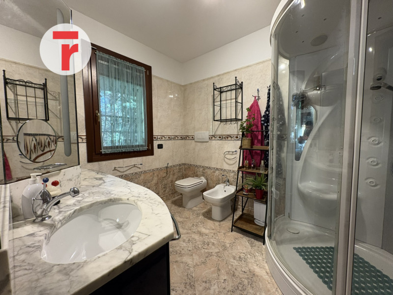 Nel quartiere Sacro Cuore, che si distingue per la posizione strategica rispetto alla città di Pa...