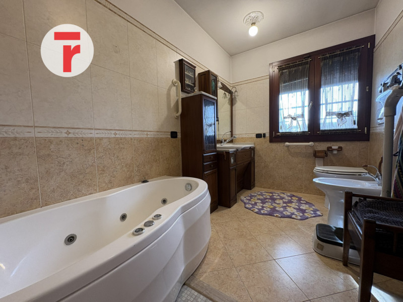 Nel quartiere Sacro Cuore, che si distingue per la posizione strategica rispetto alla città di Pa...