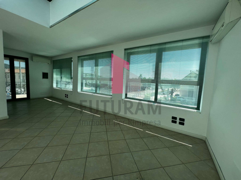 BRENDOLA RIF. 102MAT.FUTURAM PER INFO 340/3358378 0444310220
 
Si propone il locazione immobile c...