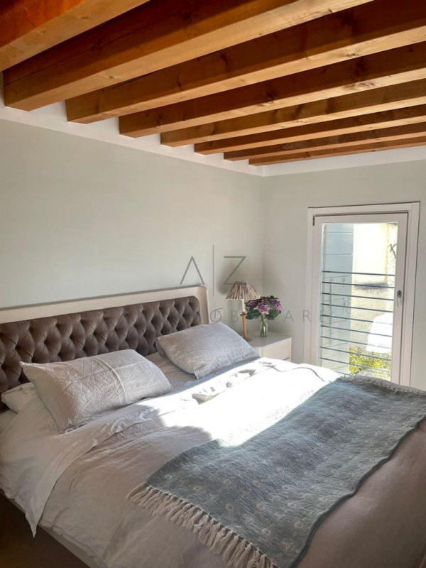 Proponiamo un lussuoso e luminoso appartamento in vendita, situato nel centro di Asolo. 

L'immob...