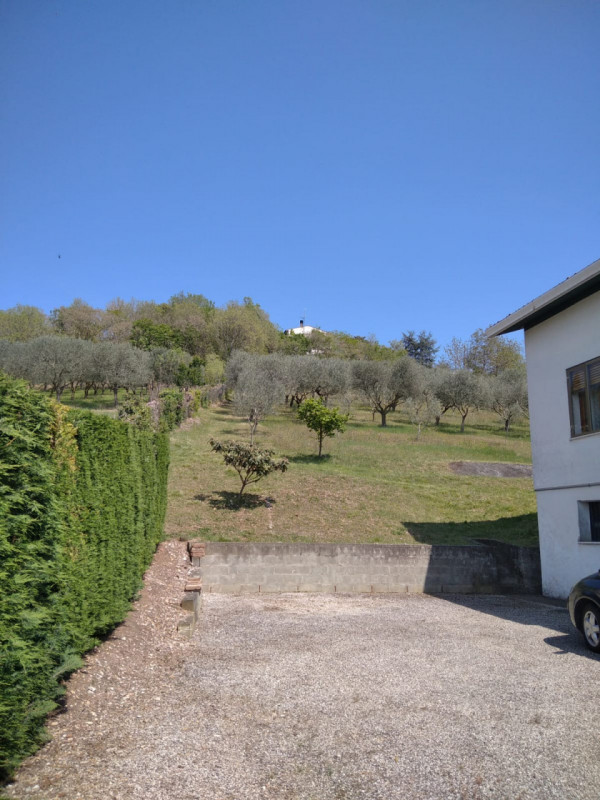 Vendesi abitazione singola a poca distanza dal centro di Lozzo Atestino, con bellissima vista pan...