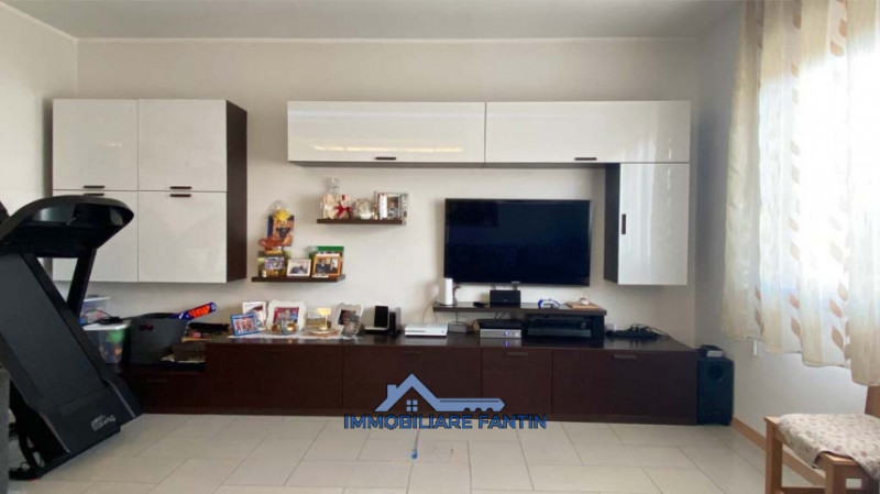 Preganziol. Codice RV3. Inserita in un contesto tranquillo e ben curato, proponiamo casa singola ...