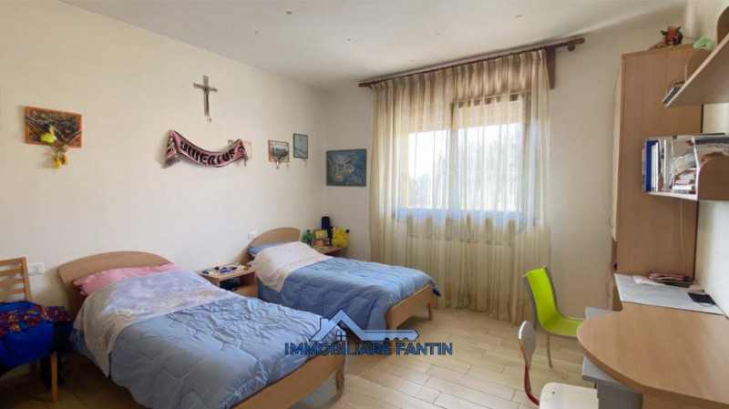 Preganziol. Codice RV3. Inserita in un contesto tranquillo e ben curato, proponiamo casa singola ...