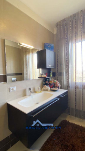 Preganziol. Codice RV3. Inserita in un contesto tranquillo e ben curato, proponiamo casa singola ...