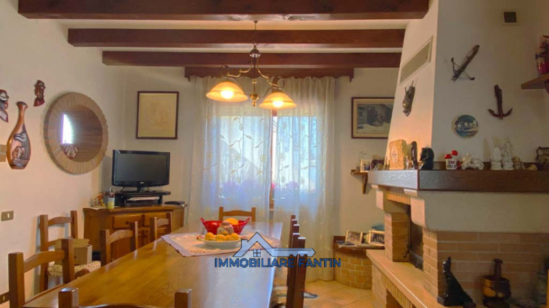 Preganziol. Codice RV3. Inserita in un contesto tranquillo e ben curato, proponiamo casa singola ...