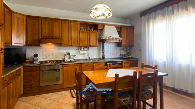 Preganziol. Codice RV3. Inserita in un contesto tranquillo e ben curato, proponiamo casa singola ...