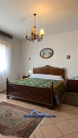 Preganziol. Codice RV3. Inserita in un contesto tranquillo e ben curato, proponiamo casa singola ...