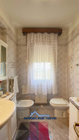 Preganziol. Codice RV3. Inserita in un contesto tranquillo e ben curato, proponiamo casa singola ...