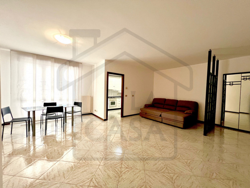 MONTEGROTTO TERME - Luminoso appartamento trilocale in centro situato al primo piano di un piacev...