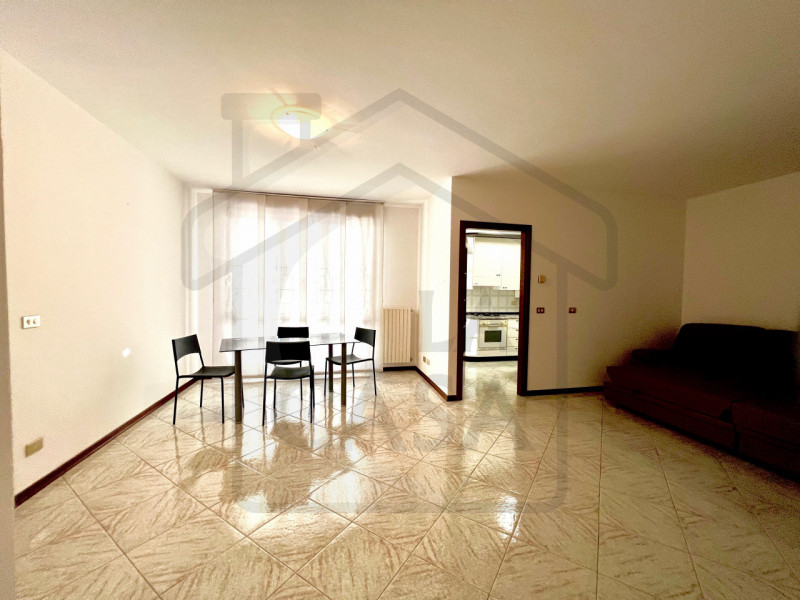 MONTEGROTTO TERME - Luminoso appartamento trilocale in centro situato al primo piano di un piacev...