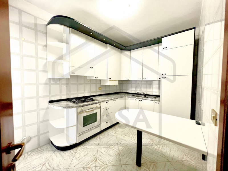 MONTEGROTTO TERME - Luminoso appartamento trilocale in centro situato al primo piano di un piacev...