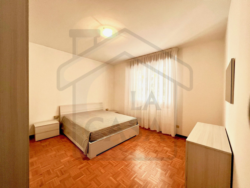 MONTEGROTTO TERME - Luminoso appartamento trilocale in centro situato al primo piano di un piacev...