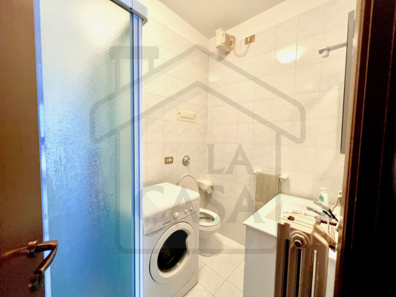 MONTEGROTTO TERME - Luminoso appartamento trilocale in centro situato al primo piano di un piacev...