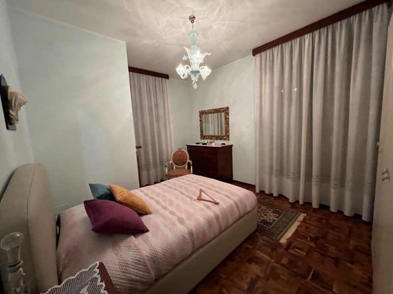 Appartamento in bifamiliare con ingresso indipendente. Si sviluppa completamente su unico piano: ...
