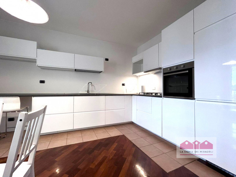 DISPONIBILE DA META' DICEMBRE - PORTA SANTA CROCE: PIANO TERZO, 100 MQ. DISPOSTI SU UNICO LIVELLO...