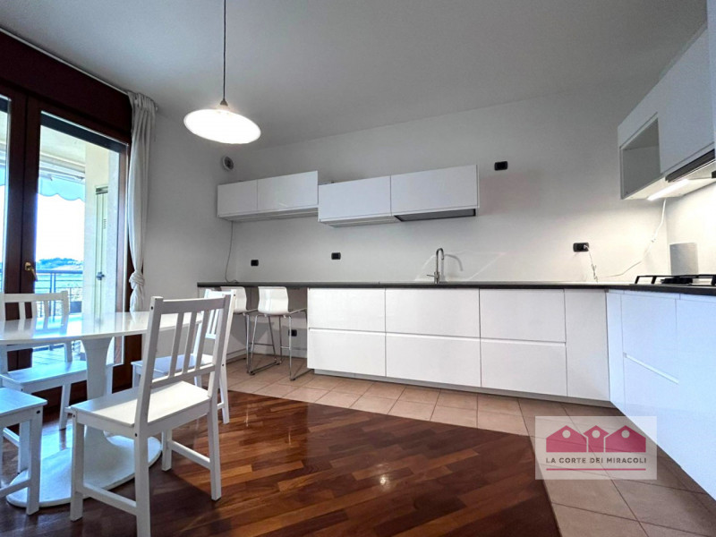 DISPONIBILE DA META' DICEMBRE - PORTA SANTA CROCE: PIANO TERZO, 100 MQ. DISPOSTI SU UNICO LIVELLO...