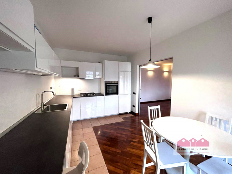 DISPONIBILE DA META' DICEMBRE - PORTA SANTA CROCE: PIANO TERZO, 100 MQ. DISPOSTI SU UNICO LIVELLO...