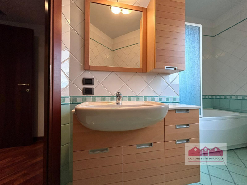 DISPONIBILE DA META' DICEMBRE - PORTA SANTA CROCE: PIANO TERZO, 100 MQ. DISPOSTI SU UNICO LIVELLO...