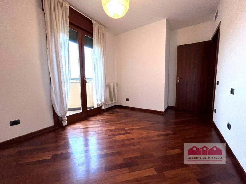 DISPONIBILE DA META' DICEMBRE - PORTA SANTA CROCE: PIANO TERZO, 100 MQ. DISPOSTI SU UNICO LIVELLO...