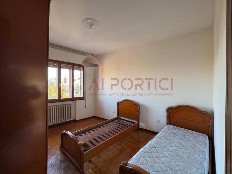 PIOVE DI SACCO – Splendida soluzione abitativa di buone dimensioni, a due passi dal centro del pa...