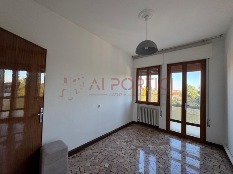 PIOVE DI SACCO – Splendida soluzione abitativa di buone dimensioni, a due passi dal centro del pa...