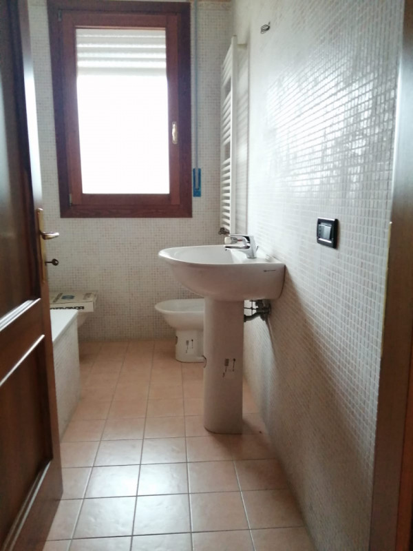 CASELLE- appartamento DUPLEX recente, mai abitato, in una palazzina di tre piani servita da ascen...