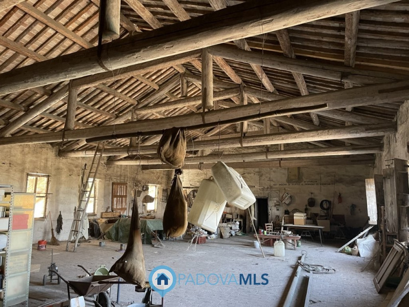 Immobile in esclusiva al Gruppo Padova MLS

CARTURA proponiamo in vendita una suggestiva unità im...