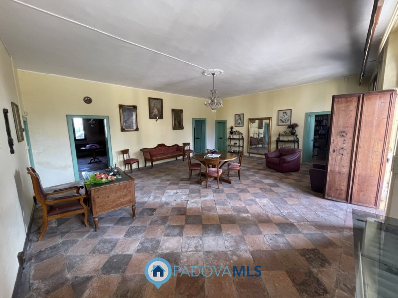 Immobile in esclusiva al Gruppo Padova MLS

CARTURA proponiamo in vendita una suggestiva unità im...