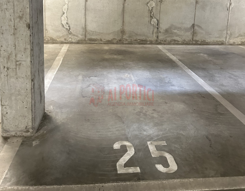 PIOVE DI SACCO centro storico – Disponibili 3 POSTI AUTO COPERTI siti in autorimessa al piano int...