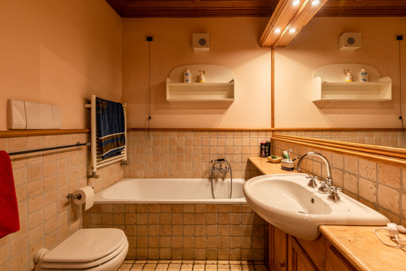 ASIAGO CENTRO: APPARTAMENTO DI 200 MQ, INGRESSO, SOGGIORNO SALA DA PRANZO, CUCINA, DISPENSA, SALA...