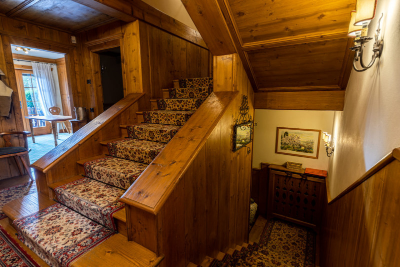 ASIAGO CENTRO: APPARTAMENTO DI 200 MQ, INGRESSO, SOGGIORNO SALA DA PRANZO, CUCINA, DISPENSA, SALA...