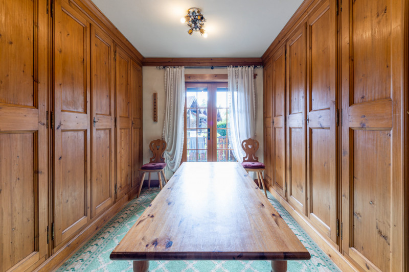 ASIAGO CENTRO: APPARTAMENTO DI 200 MQ, INGRESSO, SOGGIORNO SALA DA PRANZO, CUCINA, DISPENSA, SALA...