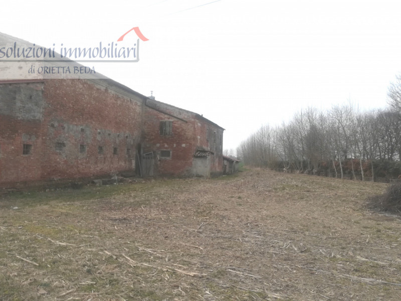 Cerchi un classico rustico nelle campagne vicino a Mestrino con la possibilità di creare più porz...