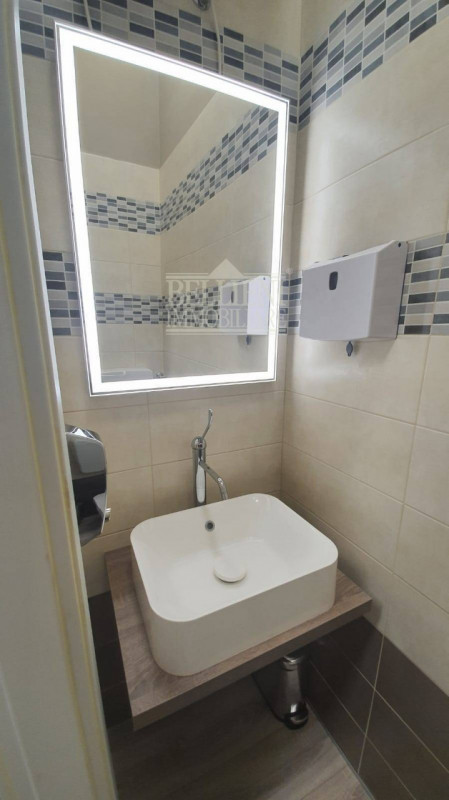 PIAZZA MATTEOTTI: appena fuori dalla zona ZTL, a due passi da Piazza Matteotti e comodo al Park C...