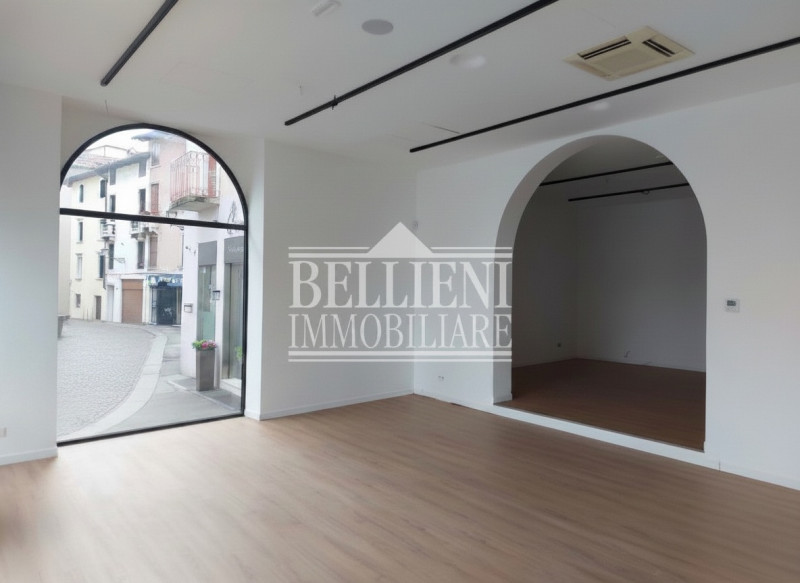 PIAZZA CASTELLO: nel cuore del Centro Storico, nella prestigiosa cornice di Piazza Castello, prop...
