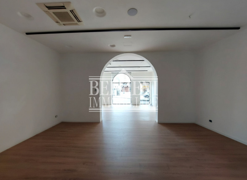 PIAZZA CASTELLO: nel cuore del Centro Storico, nella prestigiosa cornice di Piazza Castello, prop...