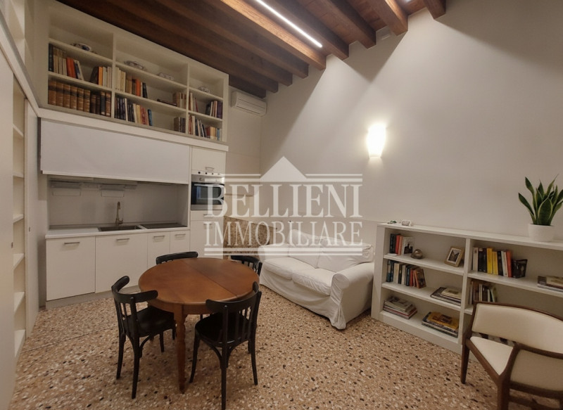 ZONA SANTI APOSTOLI - In elegante contesto residenziale, proponiamo splendido appartamento di 55 ...
