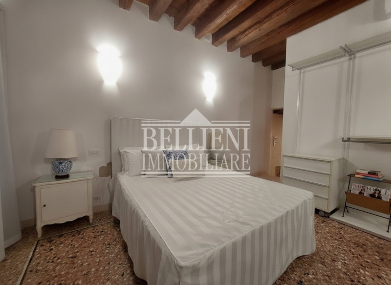 ZONA SANTI APOSTOLI - In elegante contesto residenziale, proponiamo splendido appartamento di 55 ...