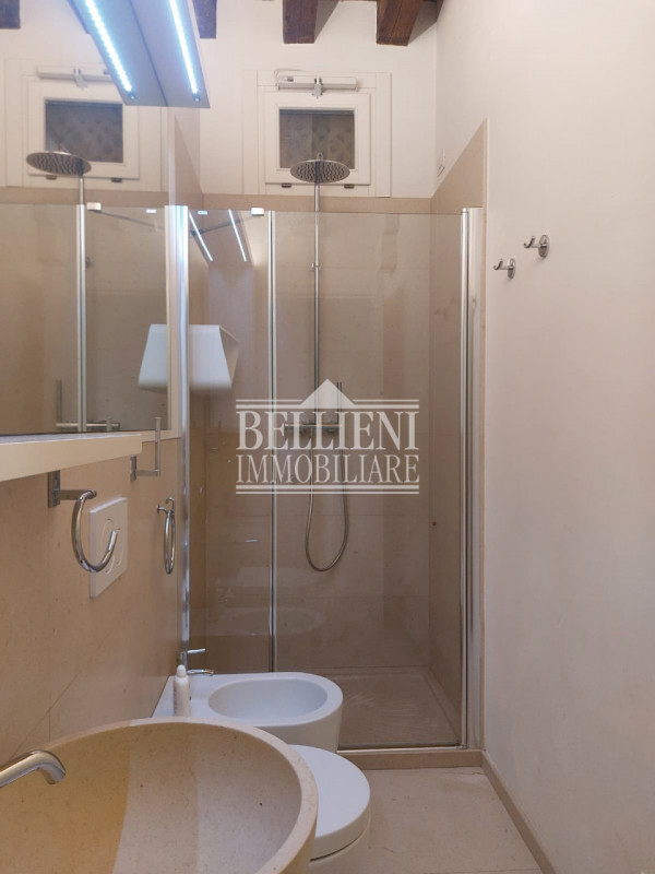 ZONA SANTI APOSTOLI - In elegante contesto residenziale, proponiamo splendido appartamento di 55 ...