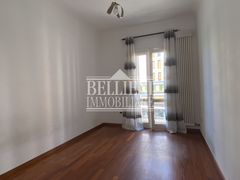 CENTRO STORICO - Spazioso tricamere parzialmente arredato di mq 180 composto da ingresso, salone,...