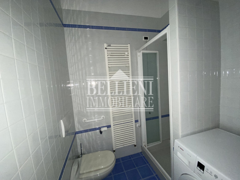 CENTRO STORICO - Spazioso tricamere parzialmente arredato di mq 180 composto da ingresso, salone,...